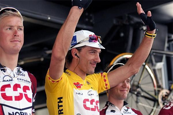 Fabian Cancellara salutes the crowd in Olten.