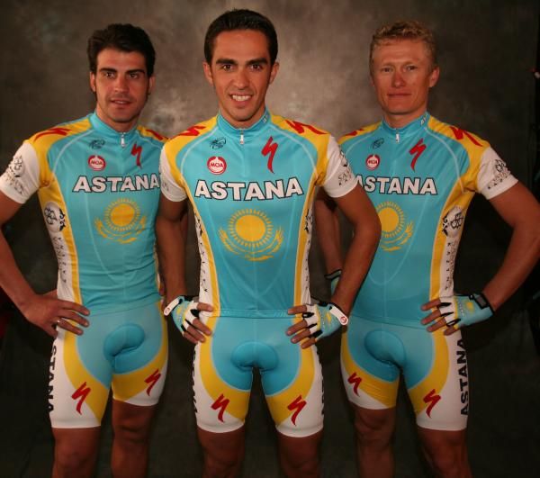 Oscar Pereiro, Alberto Contador and Alexander Vinokourov show off the team's new kit.