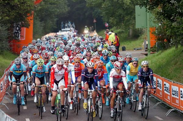 The U23 Worlds peloton rolls along early in the race.