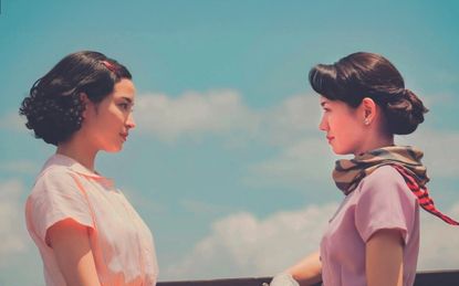 Suzu Hirose and Fumi Nikaido in A Pale View of Hills