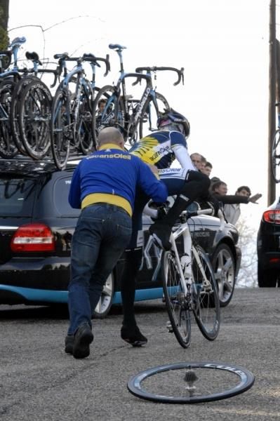 The Vacansoleil mechanic pushes Alberto Ongarato back into the fray.