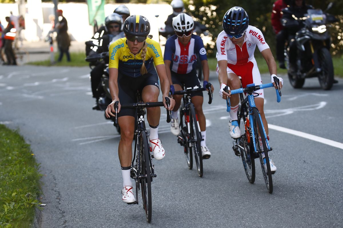 Emilia Fahlin (Sweden) in a chase group