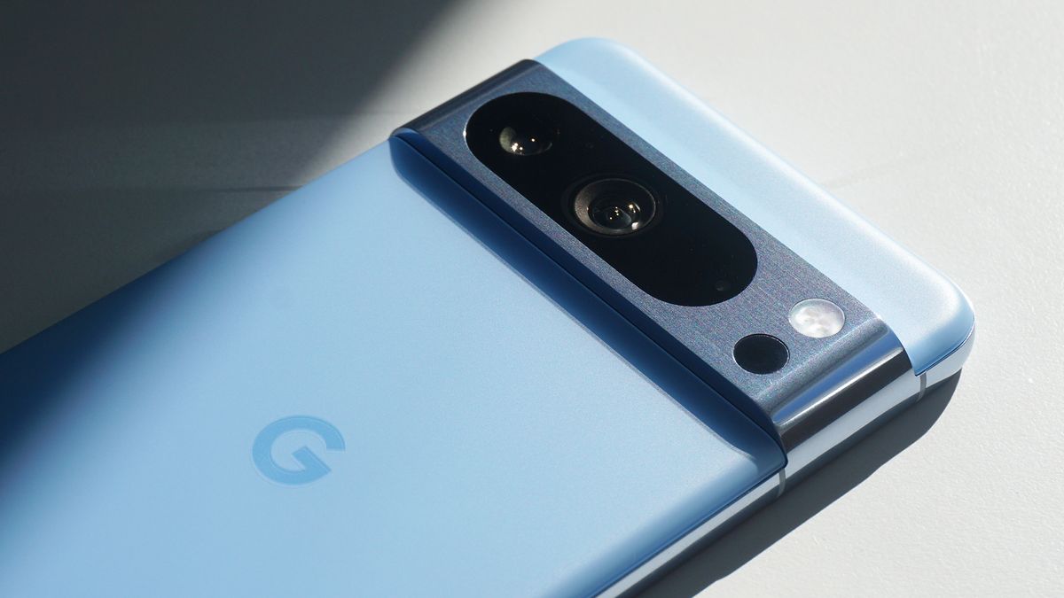 Pixel 8 Pro Review: A Great Gift for the Holidays - UrbanGeekz