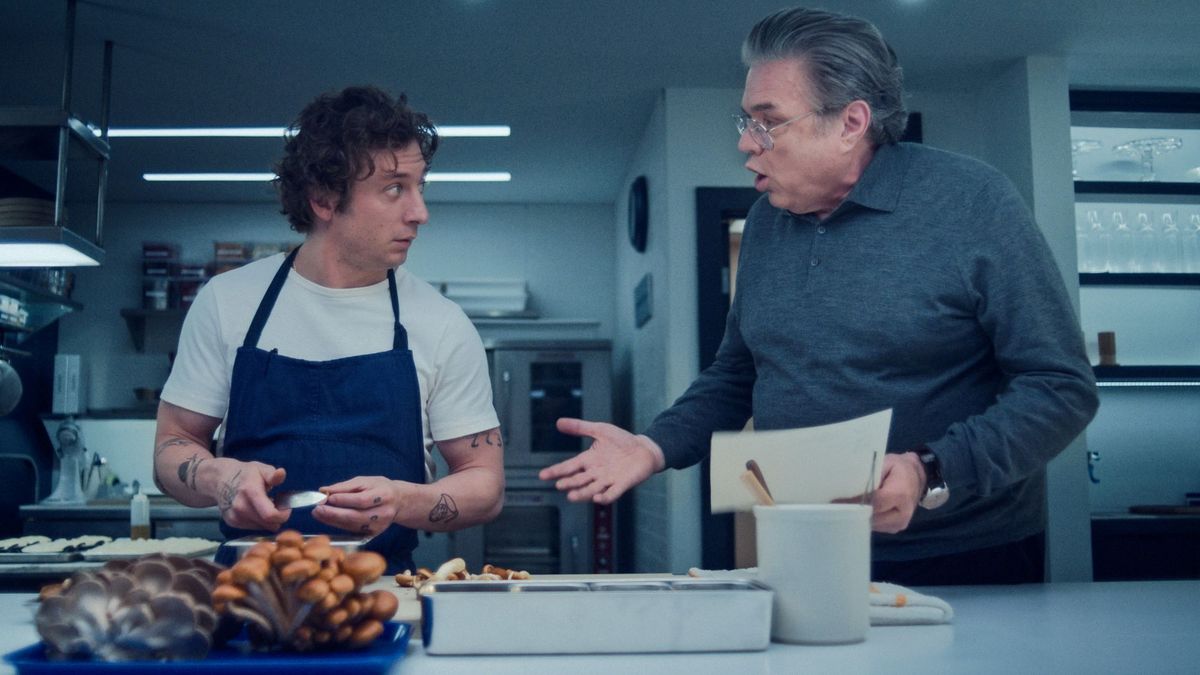 Jeremy Allen White and Oliver Platt in The Bear