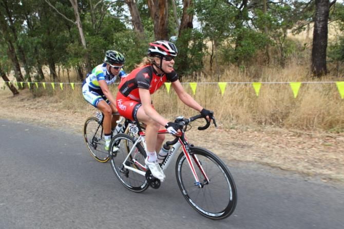 Lucy Coldwell (VIC) and Jessie Maclean (Orica - AIS) in the break