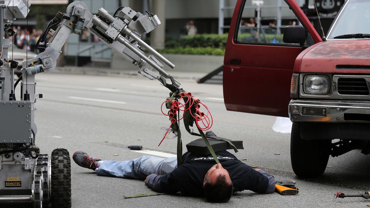 Bomb disposal robot