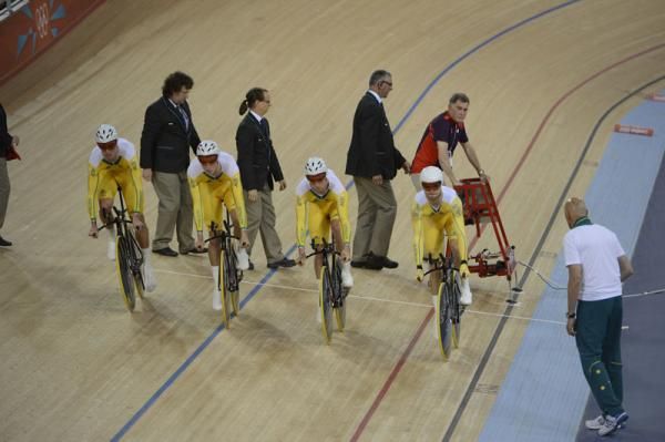 The Australian team begin their ride in the final