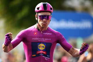 Giro d'Italia: Jonathan Milan powers to stage 11 sprint victory ahead of relegated Tim Merlier
