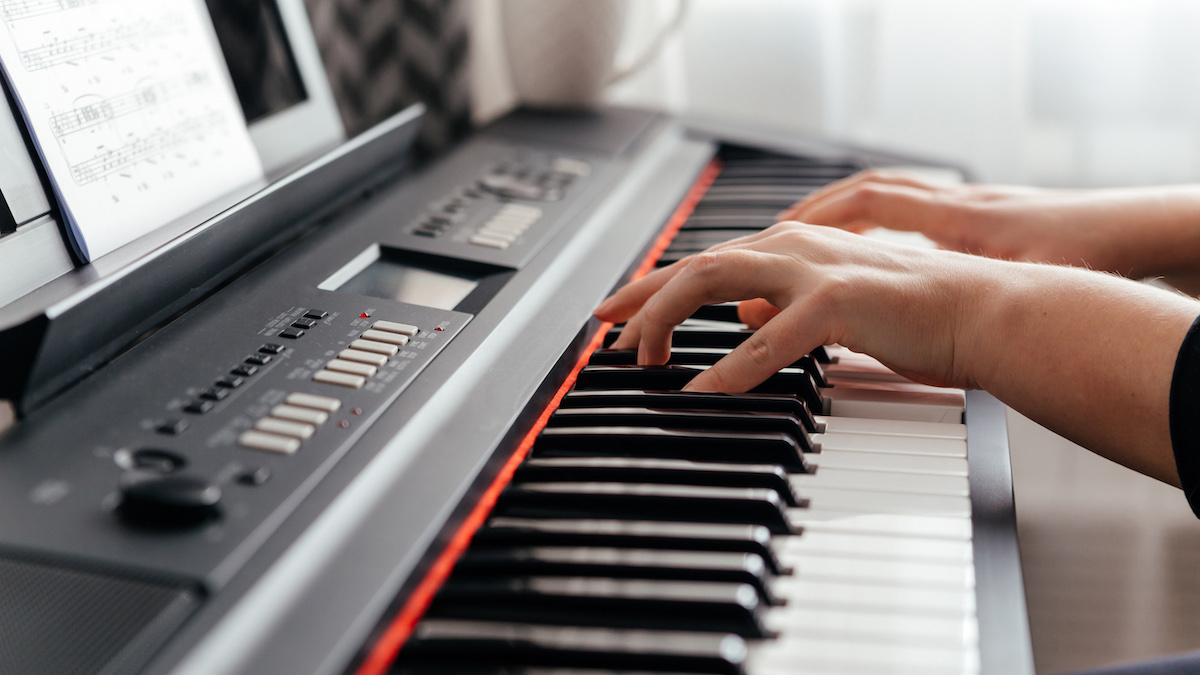 Piano digital vs teclado: qual é o problemaPiano digital vs teclado: qual é o problema  