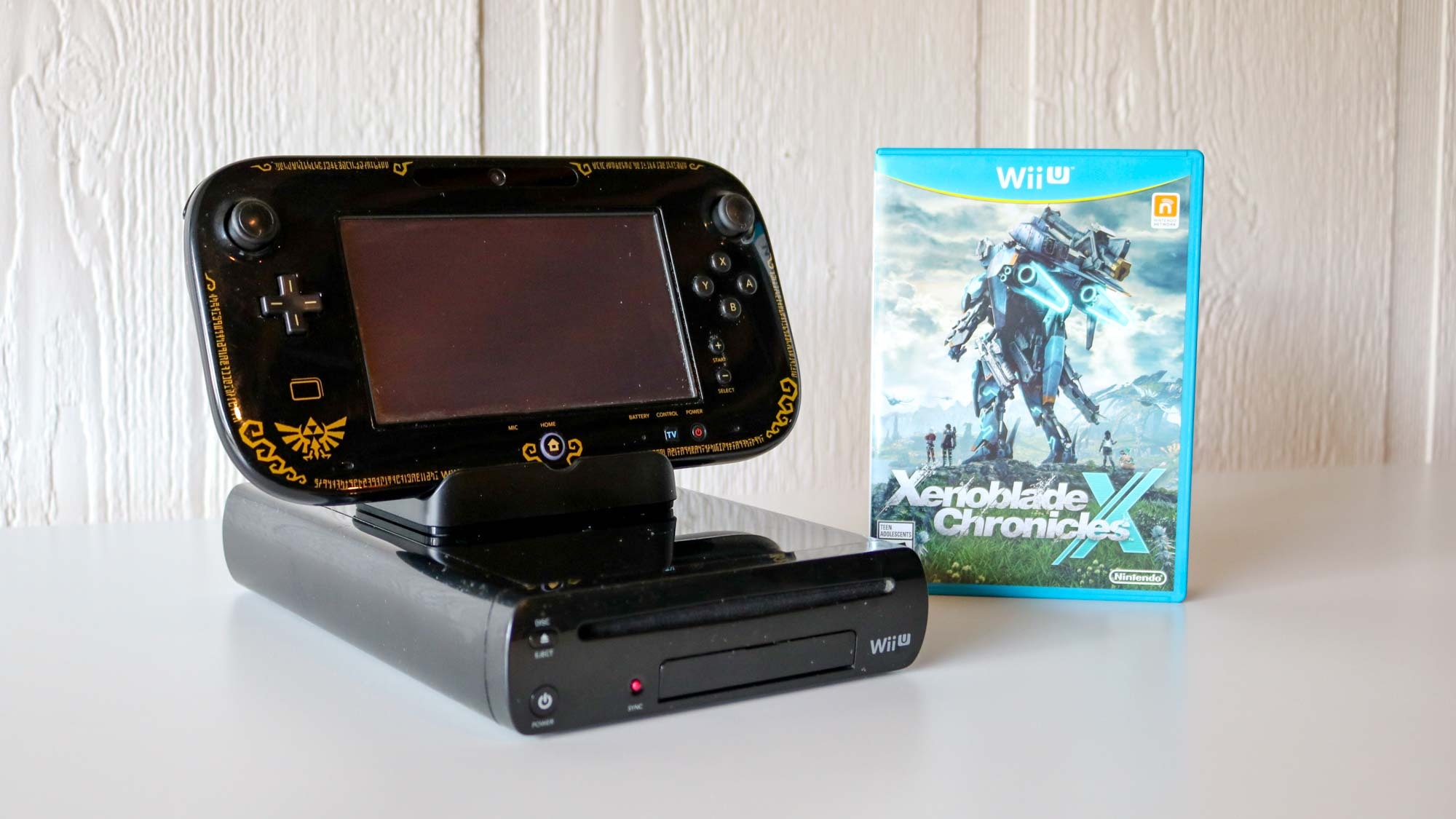 A copy of Xenoblade Chronicles X next to a Wii U console