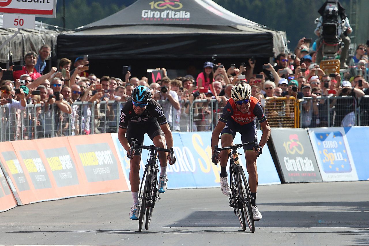 Mikel Landa and Vincenzo Nibali sprint for the stage win