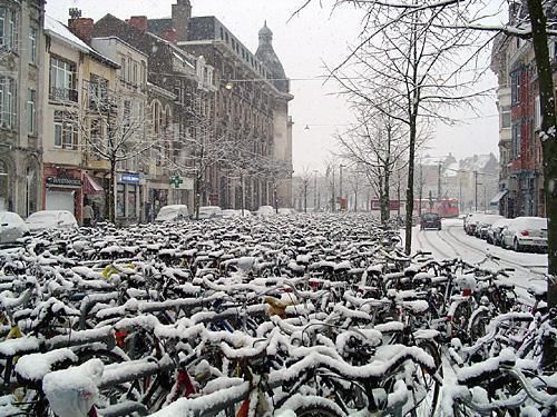 Gent was blanketed in snow the morning of the 2004 Het Volk