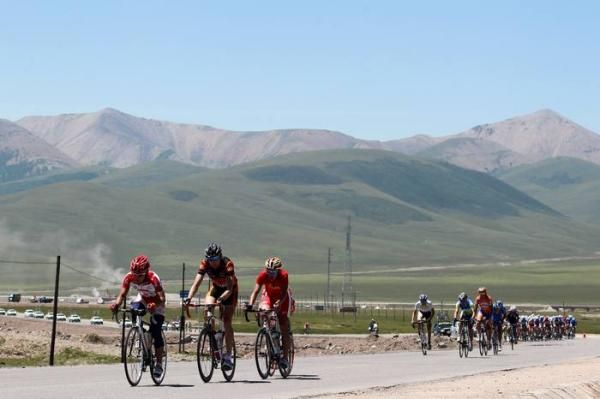 As the main climb began the break was reeled in.