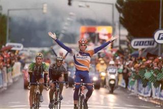 Erik Dekker wins a famous Tour de France stage to Pontarlier in 2001.