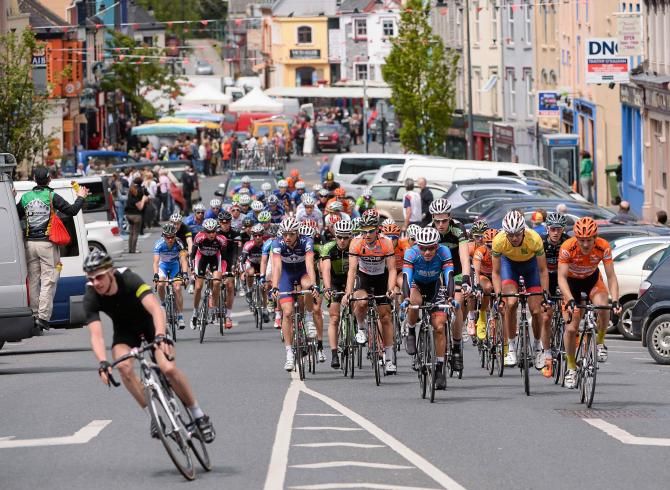 The bunch make its way through Kenmare on Stage 4