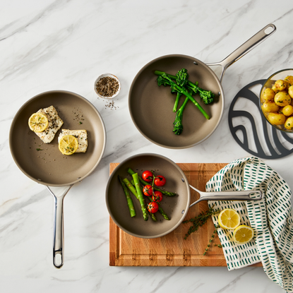 Lakeland Tri-Tanium pans