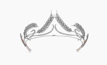  Chaumet captured the market in tiara design from the moment the founder