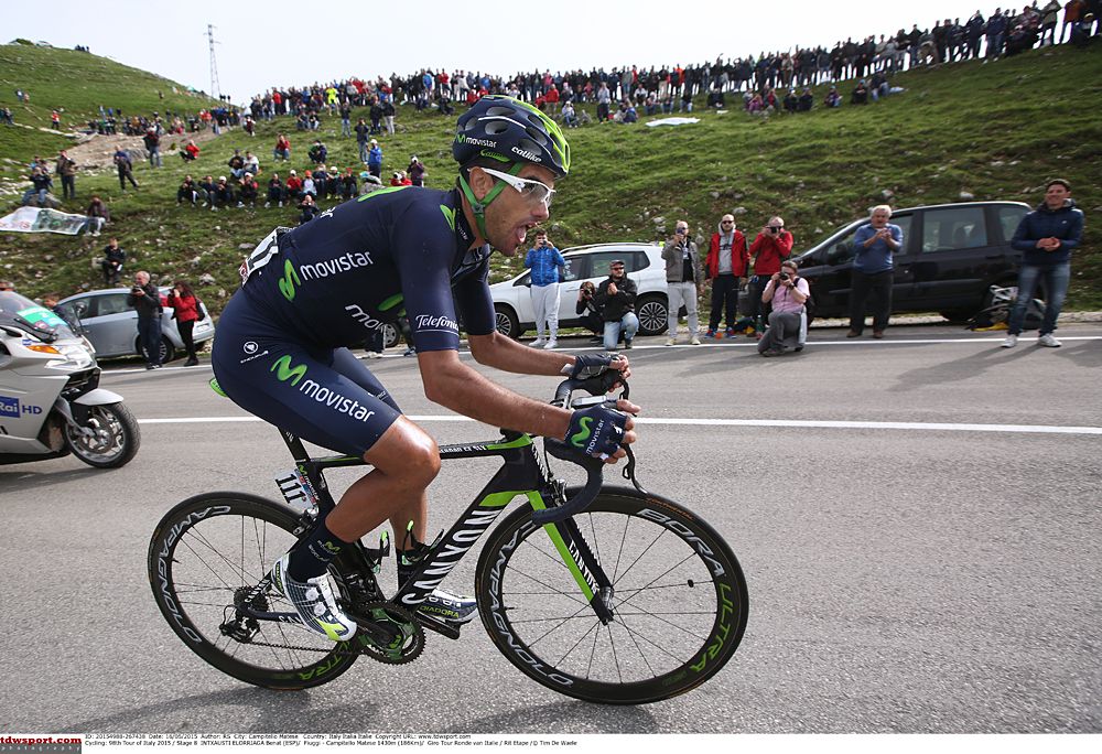 Be&ntilde;at Intxausti (Movistar) rides to a solo stage win at the Giro d'Italia
