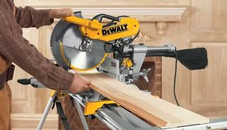 DeWalt dual bevel sliding miter saw