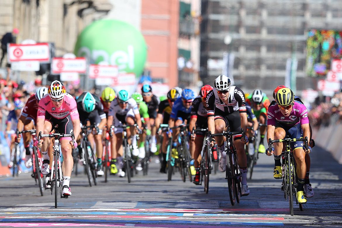 Caleb Ewan led the peloton to line in the battle for minor placings at the Giro d'Italia.