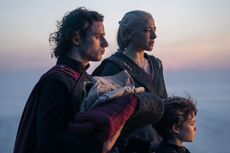 Jace and Rhaenyra look out onto the ocean from Dragonstone in House of the Dragon season 2