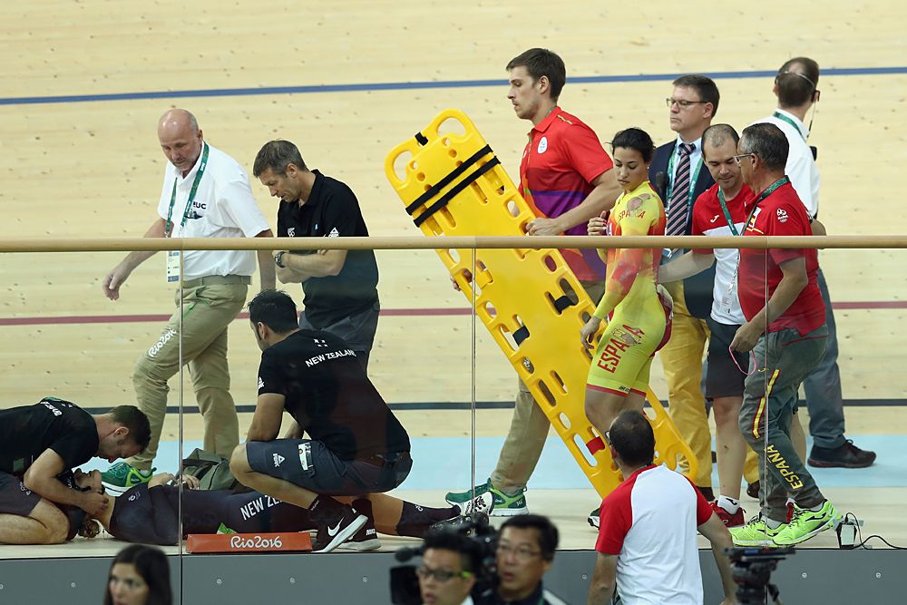 Crash in the women's keirin heat 3