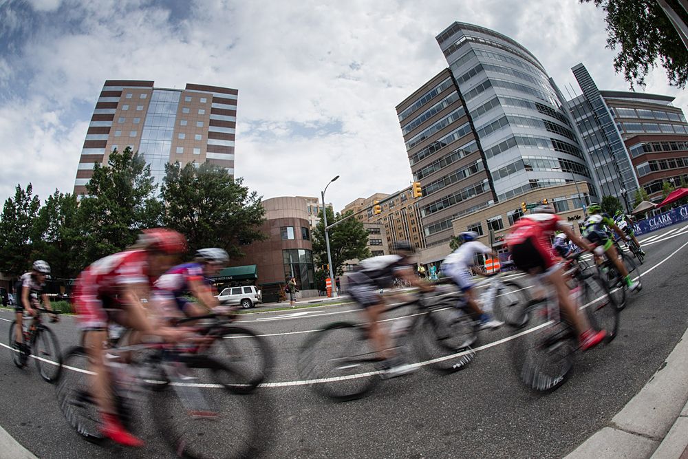 The women&rsquo;s field races through downtown Clarendon
