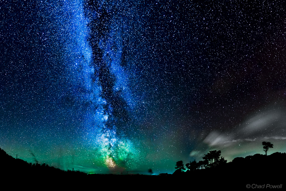 Milky Way Galaxy, Eerie Airglow Paint Night Sky Amazing Colors (Photo)