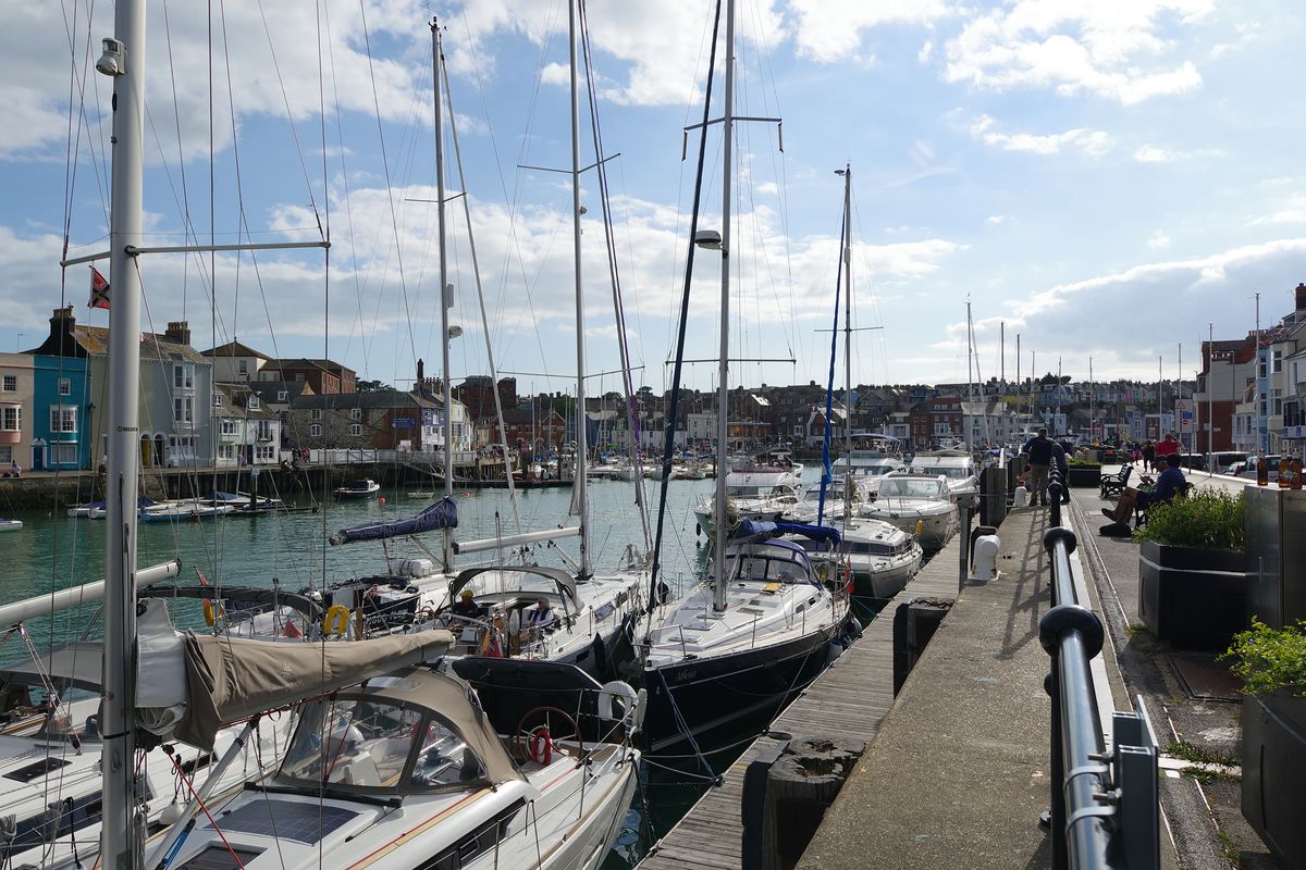 A shot of a harbor taken with the Pentax K-3 III camera, f/8, 1/2500, ISO 800