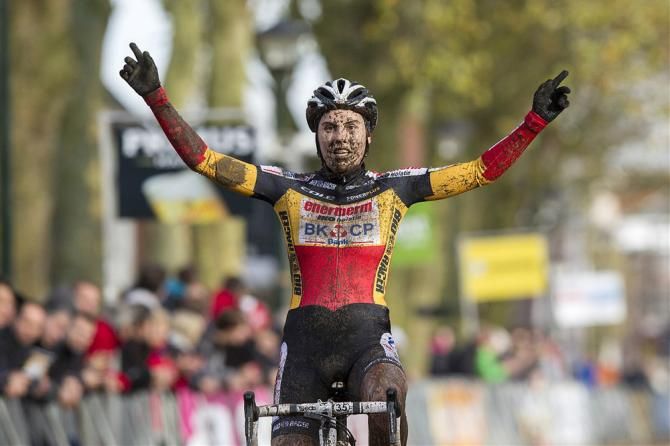 Belgian champion Sanne Cant (Enertherm-BKCP) celebrates victory at Jaarmarktcross Niel