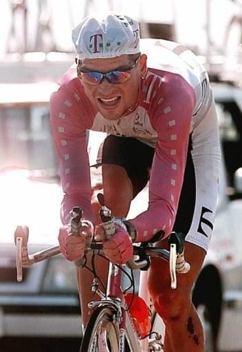 Jan Ullrich time trials in the 1996 Tour de France