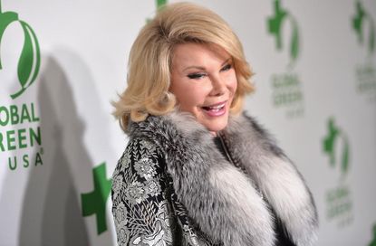 Source: Doctor conducted Joan Rivers' biopsy without consent, snapped a selfie in the room