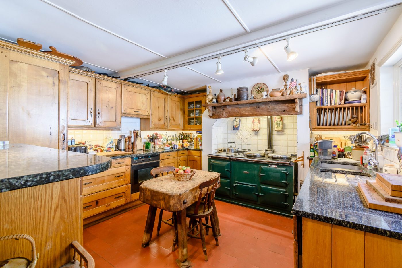 Marelands-Farm-Broadwater-Lane-Copsale-West-Sussex-KITCHEN-scaled-e1600095299432.jpg
