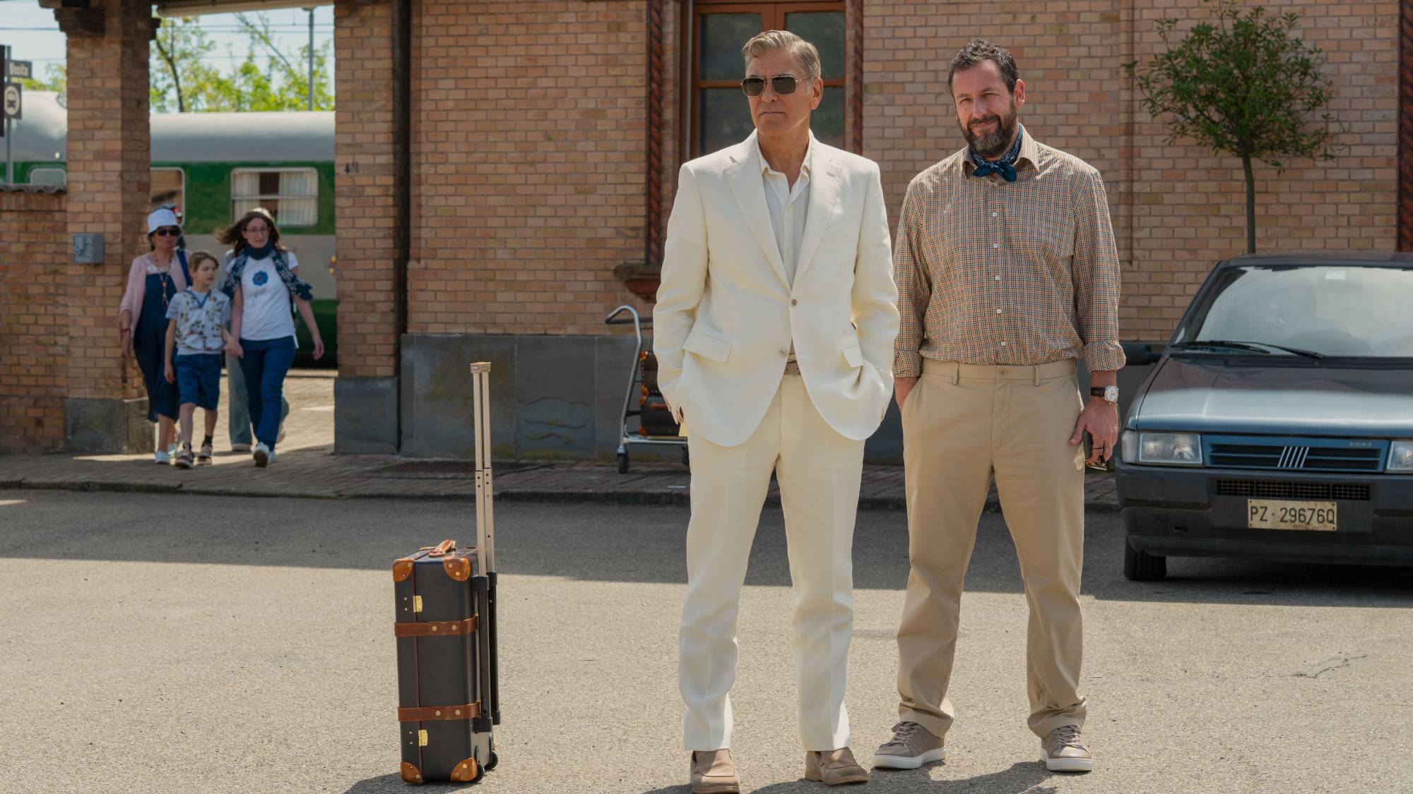 (L-R) George Clooney as Jay Kelly and Adam Sandler as Ron Sukenick in &quot;Jay Kelly&quot;