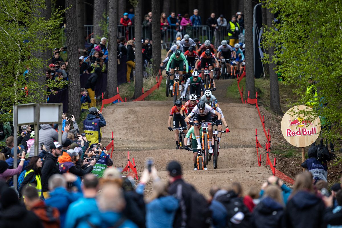 The men's field during the 20-minute XCC race at Nove Mesto