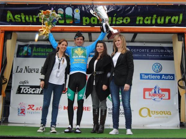 Javier Moreno (Caja Rural) on the podium