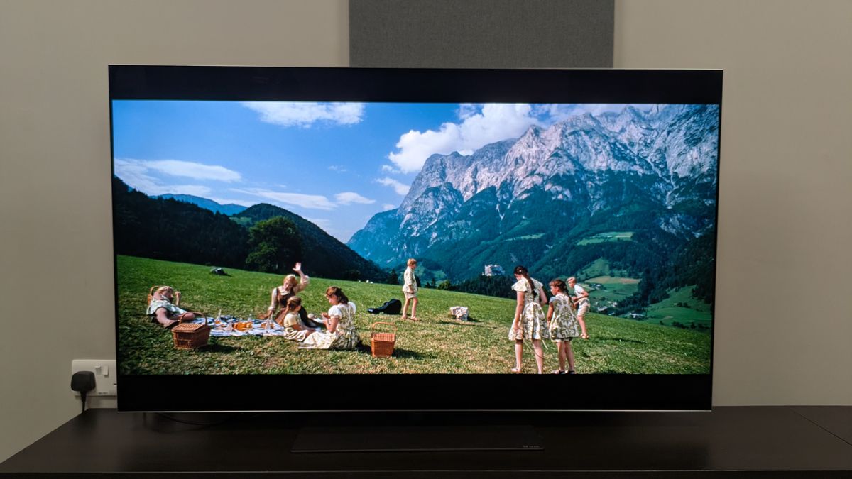 A shot from the Do Re Mi scene from The Sound of Music on the LG G5 in Dolby Vision Cinema Home mode pre firmware update