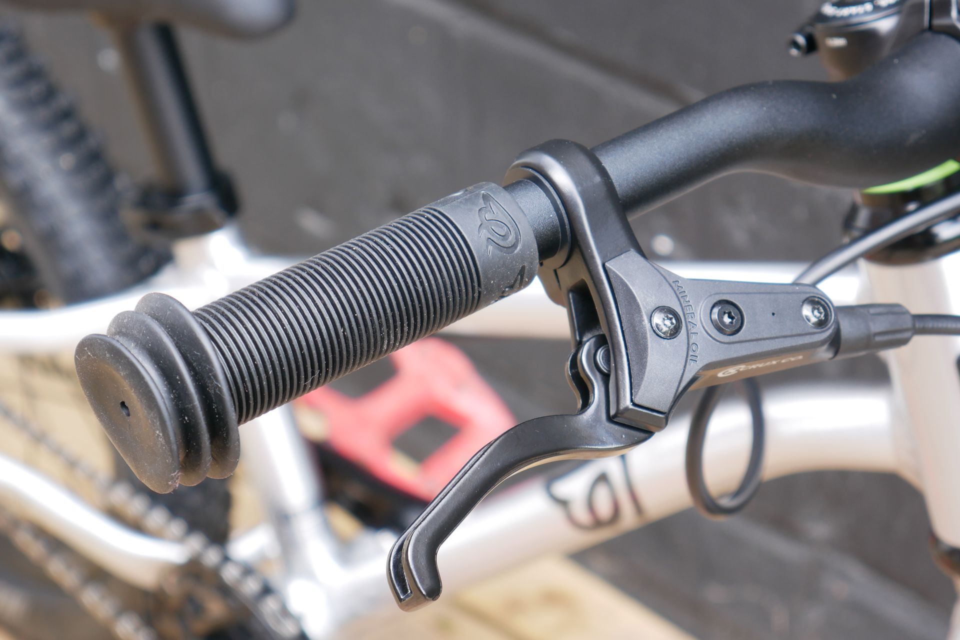 Black, flanged end Early Rider branded grips and short reach hydraulic disc brakes
