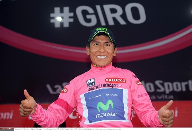 Quintana give two thumbs up on the Stage 18 podium
