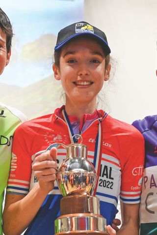 Illi Gardner smiling, holding the 2022 hill-climb national champion's trophy