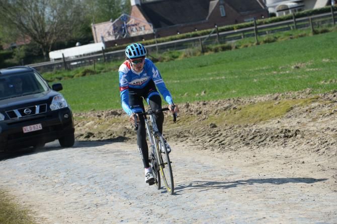 Johan Vansummeren sticks with the team car on the Orchies sector