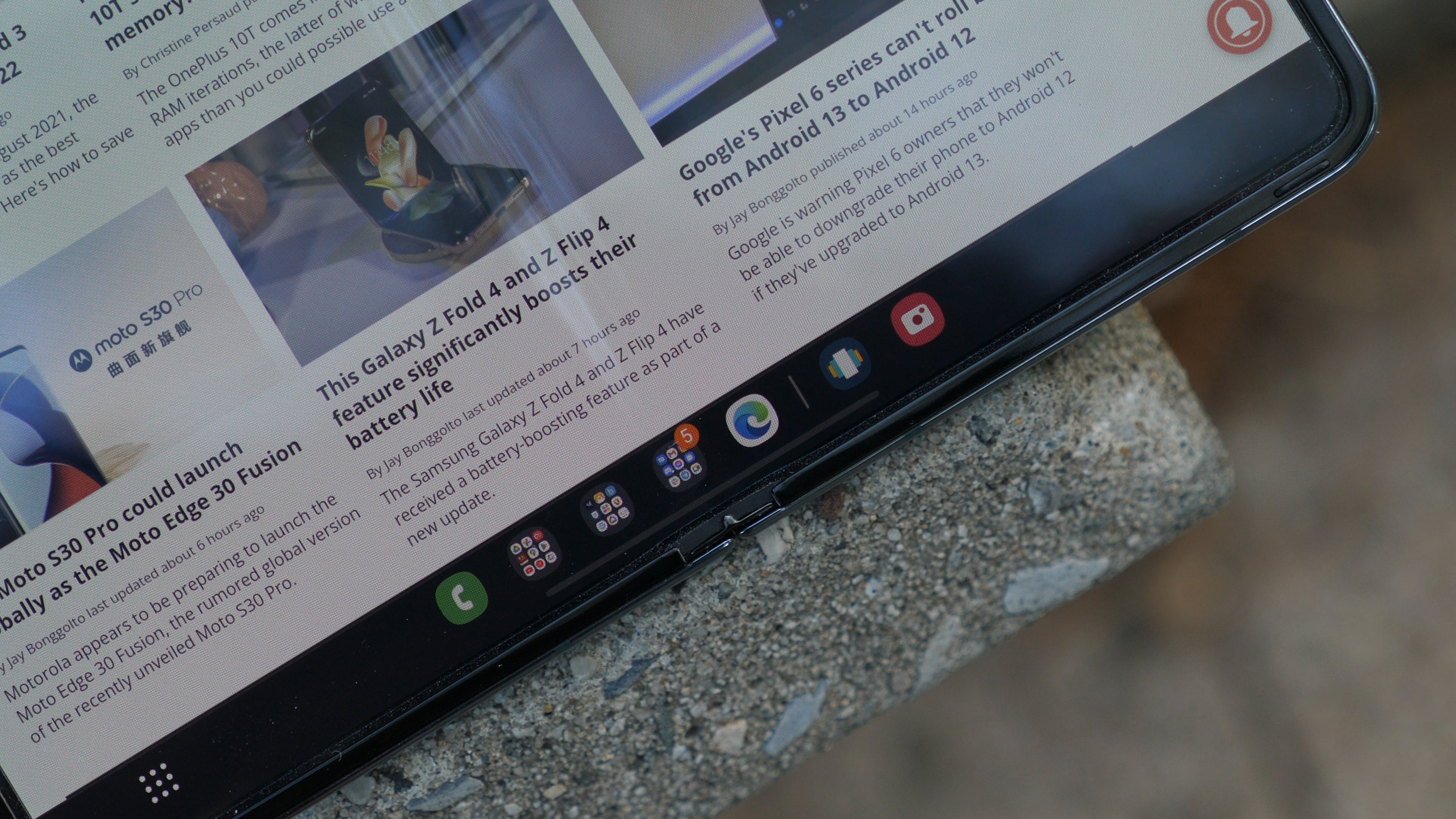 The taskbar on the Samsung Galaxy Z Fold 4