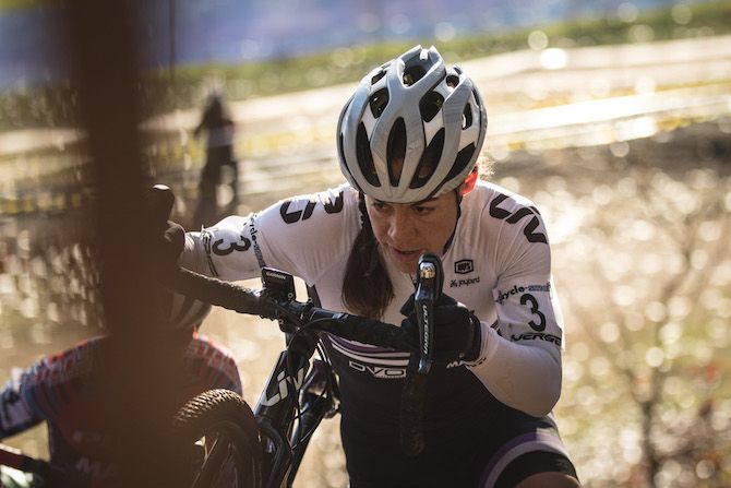 Crystal Anthony is forced to dismount on her way to fourth place on day 2 of the 2018 NohoCX