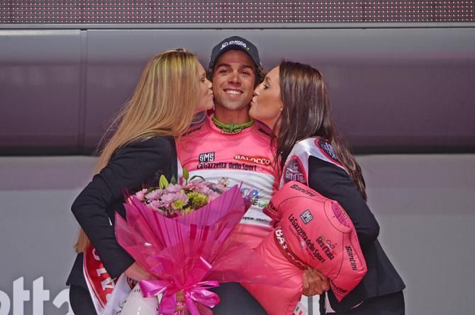 Michael Matthews gets the maglia rosa on stage 2