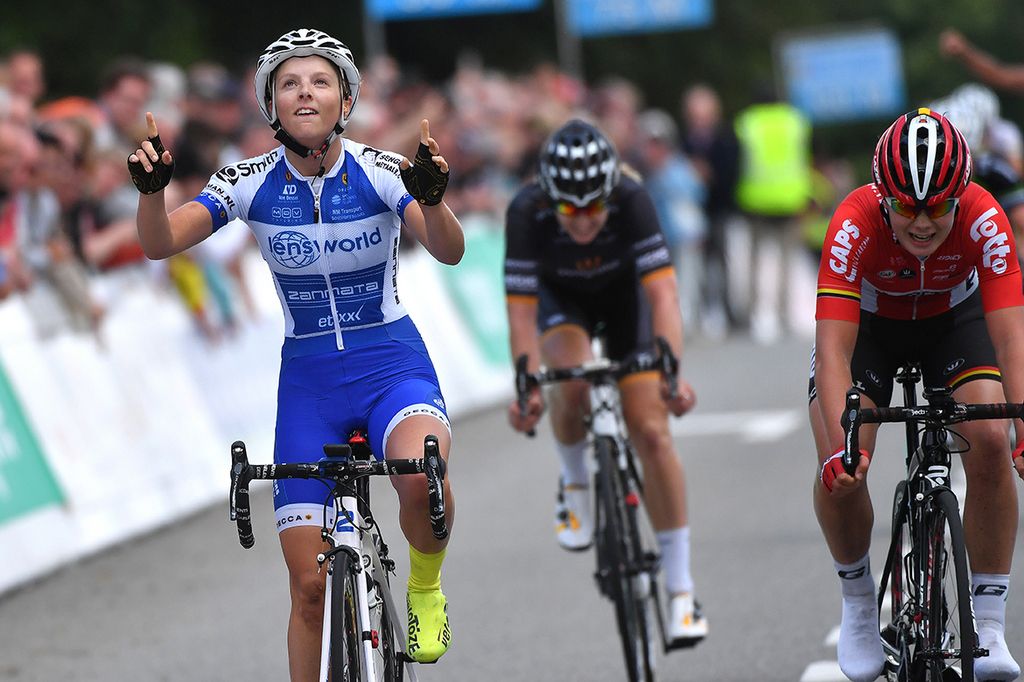 Kaat Hannes (Lensworld-Zannata) starts her celebration