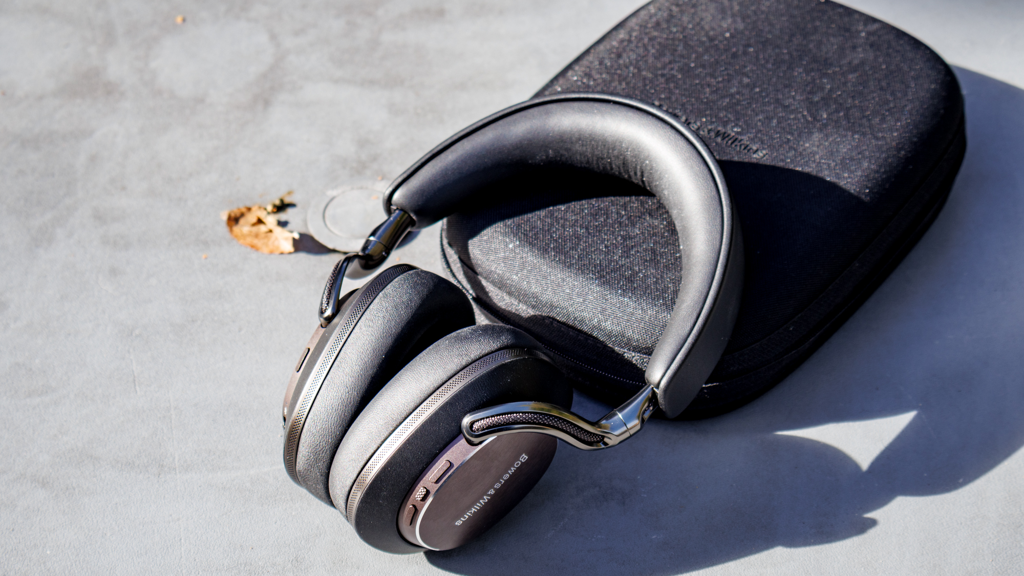 Bowers & Wilkins PX8 S2