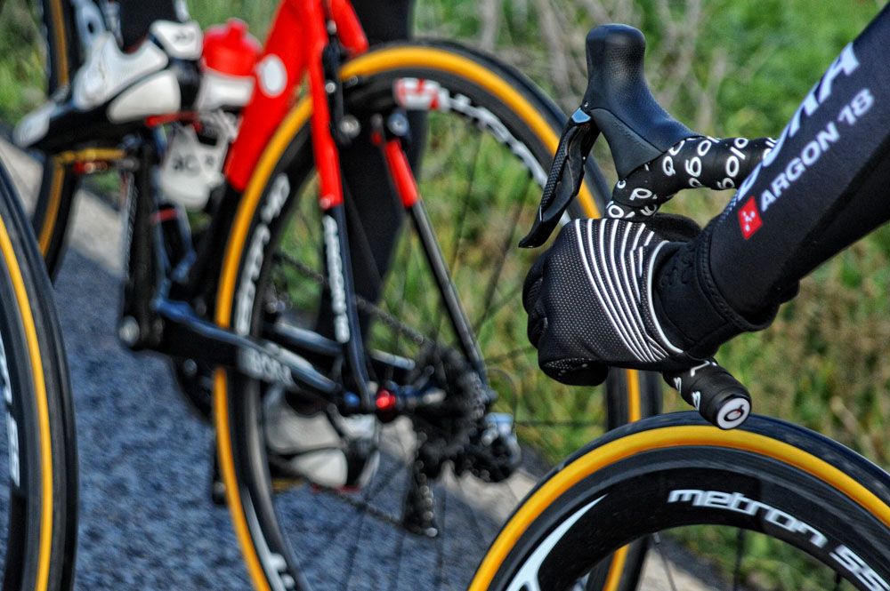The team uses FSA K-Force Carbon handle bars