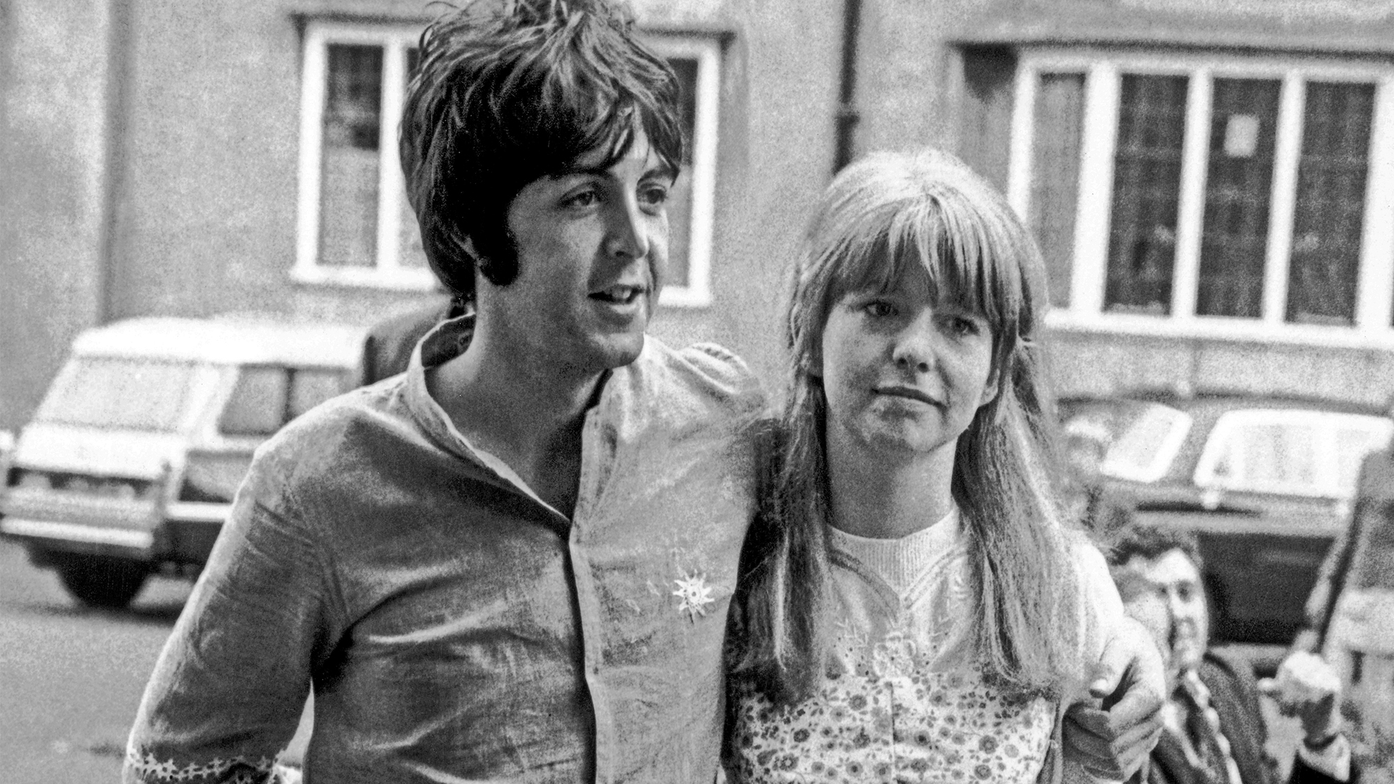 Paul McCartney &amp;amp; Jane Asher, Bangor, North Wales, Sunday 27th August 1967. In Wales to attend lecture by Maharishi Mahesh Yogi. Pictured in the grounds of Bangor Normal College.