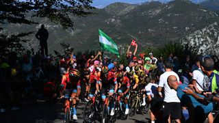 Vuelta a Espana 2023 stage 18, climbing to the Puerto de la Cruz de Linares