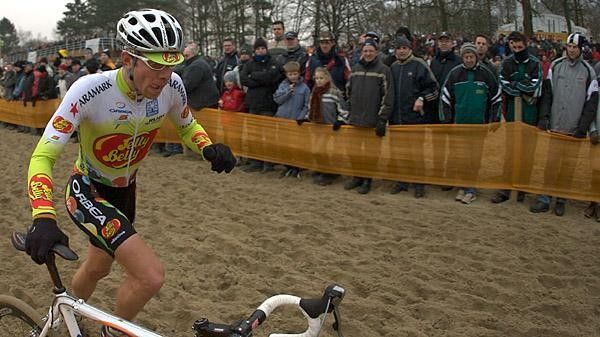 Jeremy Powers in the double sand pit at Hofstade, Belgium.